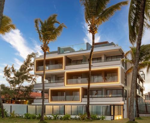 Jardim Oceania Apartment | Oceanfront Loft with Private Jacuzzi and Pool Access