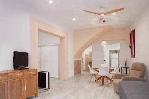 Perelada Apartment | Oceanfront Loft Apartment with High Guest Ratings