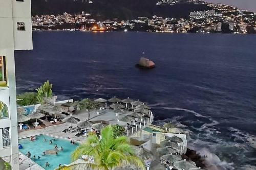 Costera Acapulco Apartment | Ocean-View Loft with Private Beach Access for Memorable Stays