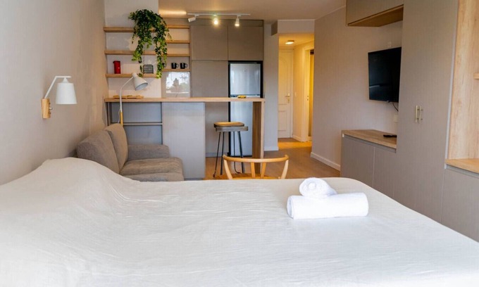 Pocitos Apartment | Loft con vista parcial al mar a pasos del WTC