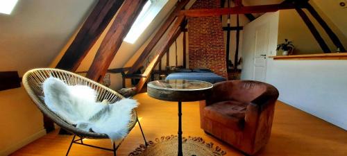 Beauvais Apartment | Cozy Loft Just Steps from the Cathedral - Family Friendly