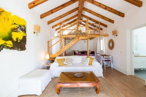 Zahora House | Stylish Design Loft with Pool Near the Beach