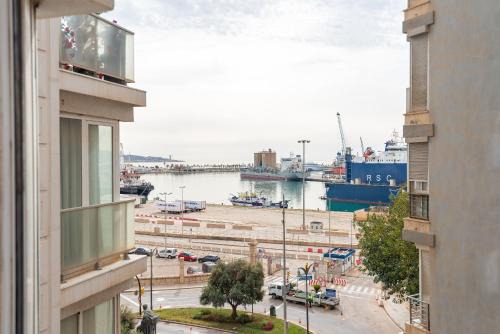 Ensanche Centro Apartment | Stylish Loft 'El Ángel del Soho' - Family Friendly Retreat