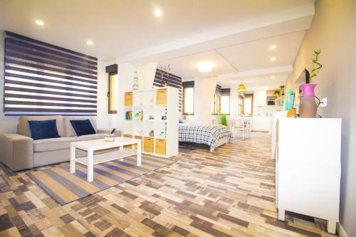 Cimadevilla Apartment | Scenic Loft in Gijón - Cimavilla with Stunning Views