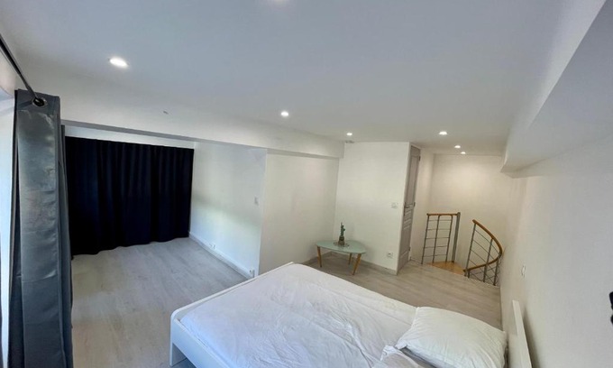 Champvert Mairie Apartment | Child-Friendly Loft Fourvière: Ideal for Family Stays