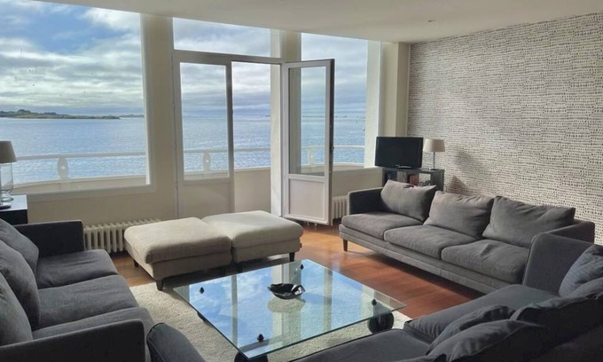 Kerlouet Apartment | Experience Oceanfront Bliss at Loft Grand Large
