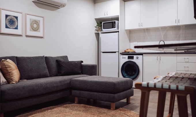 Devonport Apartment | Loft in the heart of Devonport, with bike storage