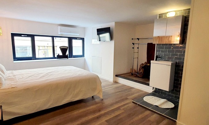 Mantega Condo | Modern Loft Jordan with Private Garage and Family Amenities
