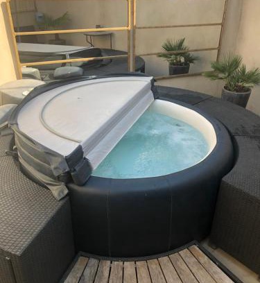 Cabannes Apartment | Oceanfront Loft Mahanoa with Hot Tub & 9.2/10 Rating