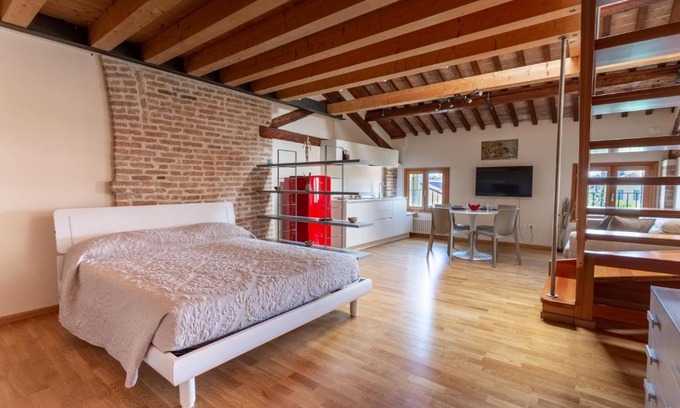 Mirano Apartment | Experience Loft Mirano Tre - Guest Rated 9.3/10!