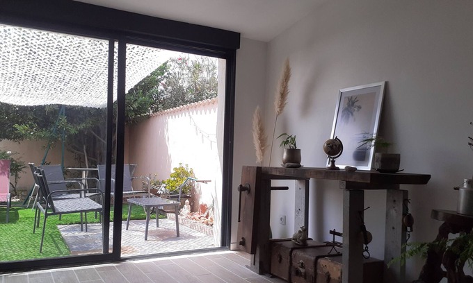 Sauvian House | Modern Loft with Garden & Free Parking Near the Beach