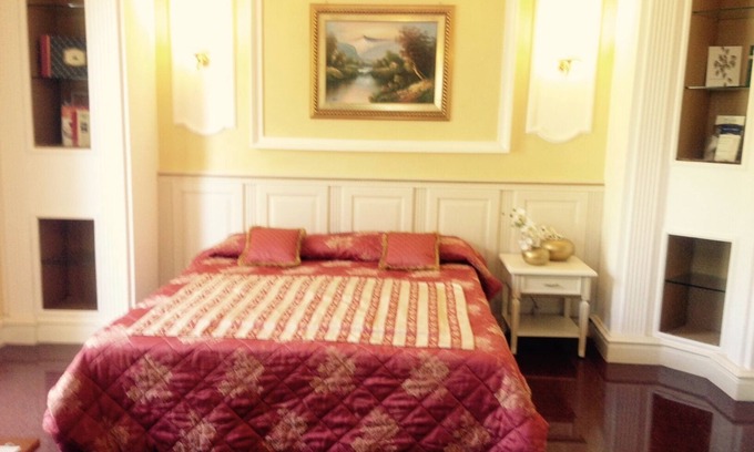 Montelabbate Apartment | Family Retreat Steps from the Beach with Pool Access