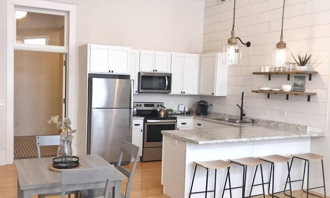 Hancock Apartment | Top-Rated Loft on Lincoln Hancock with Family-Friendly Kitchen