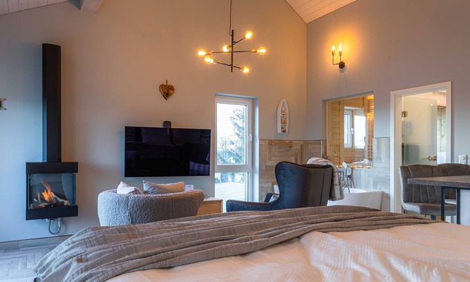 Muritz Apartment | Exquisite Loft on the Müritz Banks with Oceanfront Views