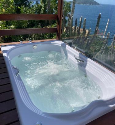 Arraial do Cabo House | Relaxing Loft Pelicano with Hot Tub in Pontal do Atalaia