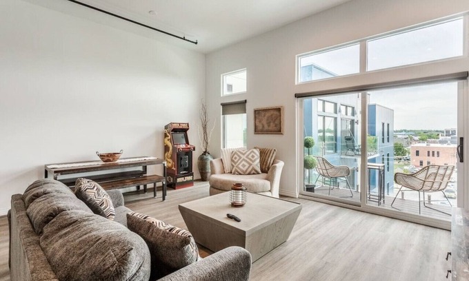 Wyandotte Apartment | Relaxing Penthouse with Balconies, Pool & Gym Access