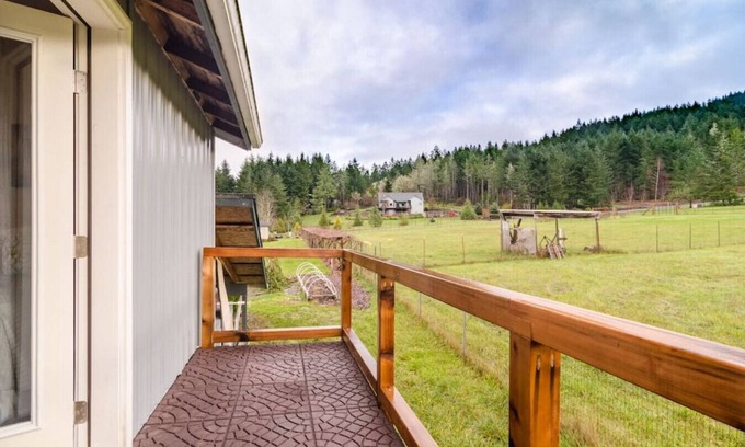 Philomath Apartment | Escape to LOFT: PNW Scenic Retreat with Unique Amenities