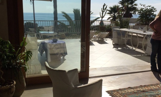 Mrezga Apartment | Loft right on the beach with magnificent view