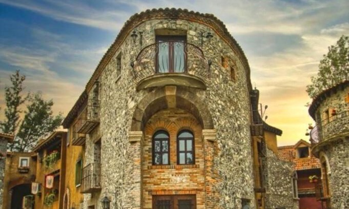 Santeagueda House | Exceptional Loft River: Family-Friendly with Breakfast Included