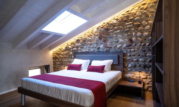 Peschiera del Garda City Centre Apartment | Outstanding Loft Roby: Guest Rated 9.6 with Breakfast