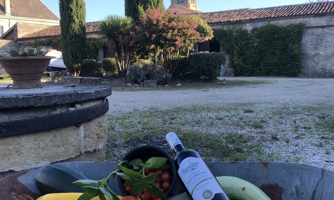 Saint-Christoly-Medoc House | Roomy Loft for 6-10 Guests with Family-Friendly Amenities