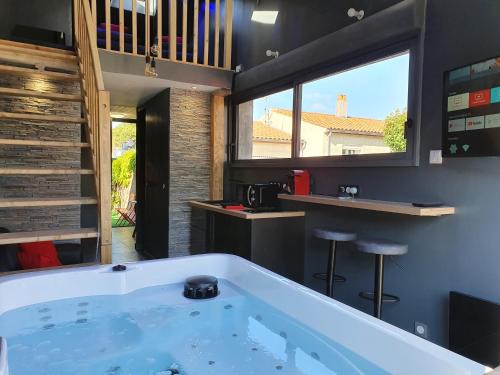 Fouras Hotel | Discover Loft Spa Bord de Mer Fouras - Steps to the Beach