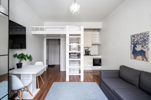 Alppiharju Apartment | Trendy Loft Studio in Kallio, Steps from Metro Access