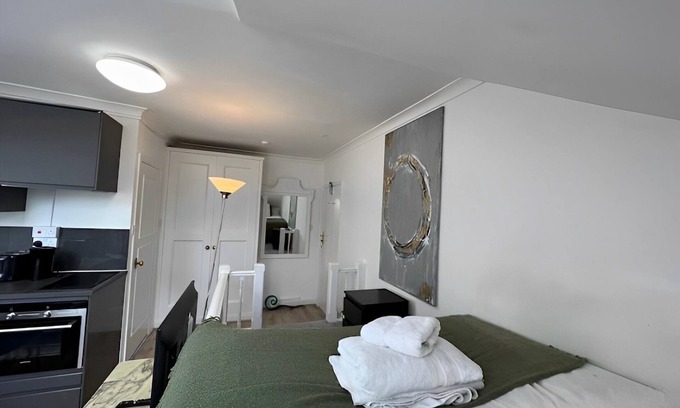 Shepherd's Bush Apartment | Loft studio Shepherd's Bush London near everything