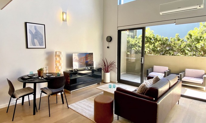Waterloo Apartment | Modern Loft Style 1 Bedroom Apartment with Kitchen Amenities