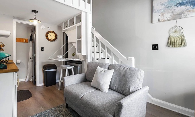 Southwest Raleigh Apartment | Stylish Loft Apartment in Downtown Raleigh with Hot Tub