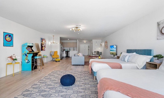 Ojus Apartment | Stylish Loft with Ocean View & Family-Friendly Amenities