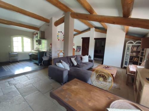 Tourtour Apartment | Family-Friendly Loft Tourtour with Great Amenities