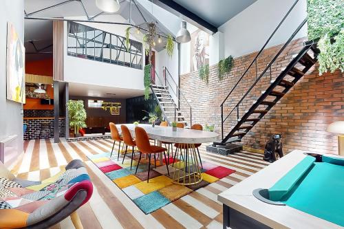Suresnes Apartment | Loft Unique au Design Contemporain
