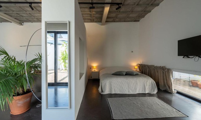 Hoboken Apartment | Spacious 90m² Loft with Beautiful Indoor Garden