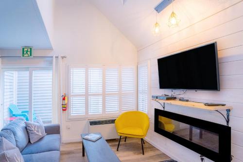 Craigleith House | Scenic Loft with Ocean View & Complimentary Amenities