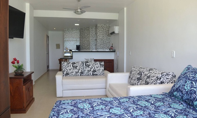 Sao Vicente de Paula Apartment | Ocean View Loft with Pool - Gargiolli Season Retreat