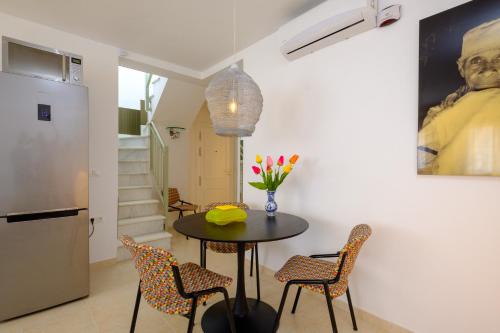 El Molinillo Apartment | Experience Comfort at LOFT2STAY.COM - 4-Star Accommodations