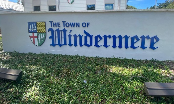 Windermere Apartment | Lofted Private Suite, Pool, Parking, Wifi, Kitchenette, Workspace