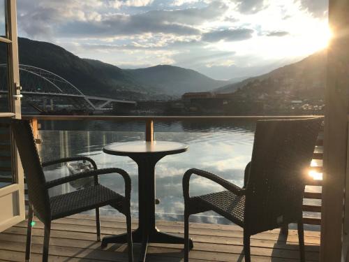 Sogndal Apartment | Unforgettable Stay at Loftesnes: Guest Rated 9.8/10