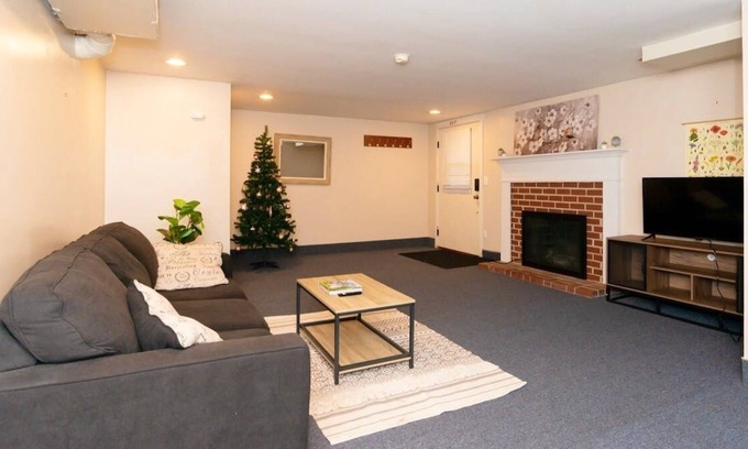 West Woodland Apartment | Loftium | Marvelous Apartment in the Heart of Ballard!