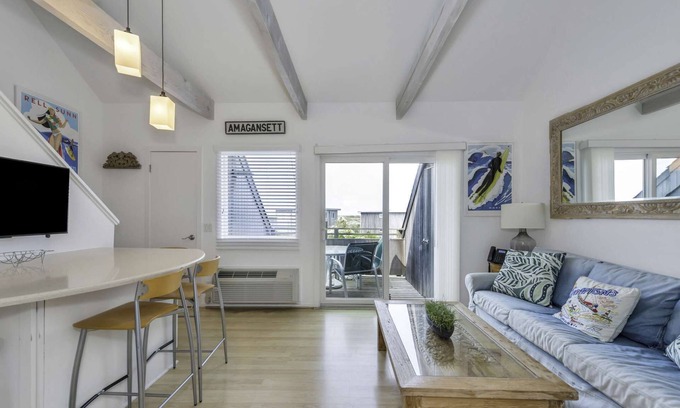 Napeague Apartment | Elegant Loftly Living: 1 BR with Oceanfront Views