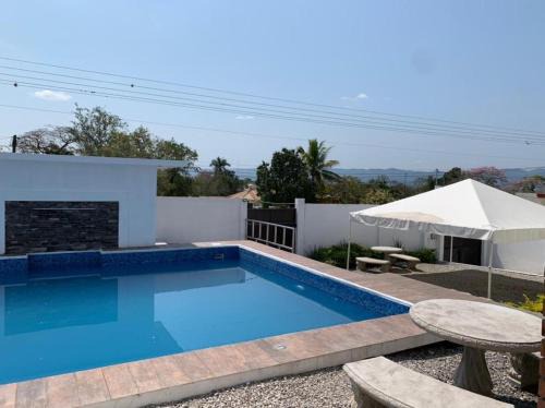 Zona Centro House | Discover Lofts Zaragoza: Family-Friendly Retreat with Pool