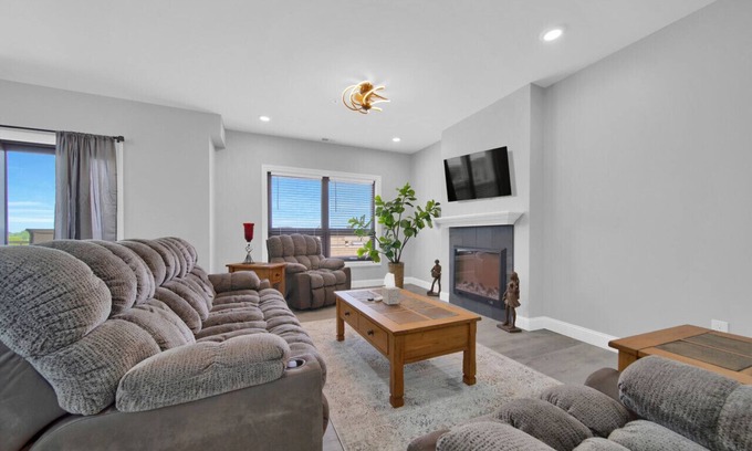 Port Huron Apartment | Lofty Riverview Retreat - Great views & downtown!