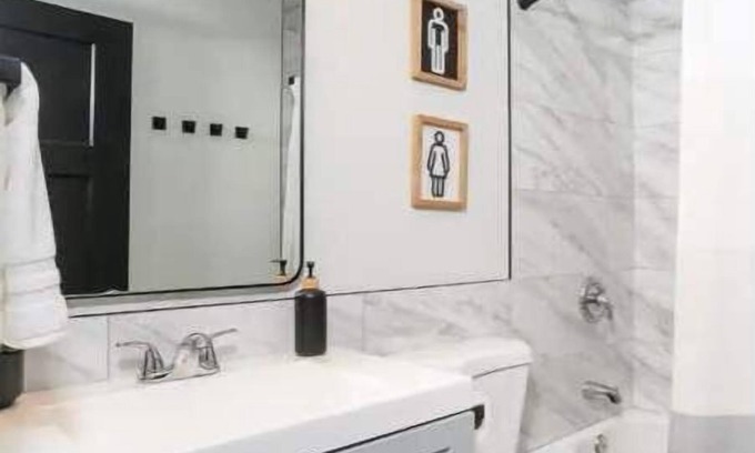 Summit House | Urban Retreat with Pet-Friendly Amenities & Breakfast Included
