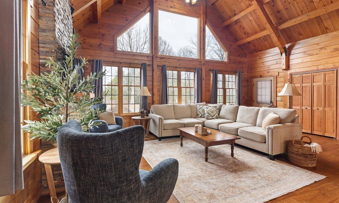 Clifford Cabin | Discover a Modern Mountain Log Cabin with Pool & Hot Tub