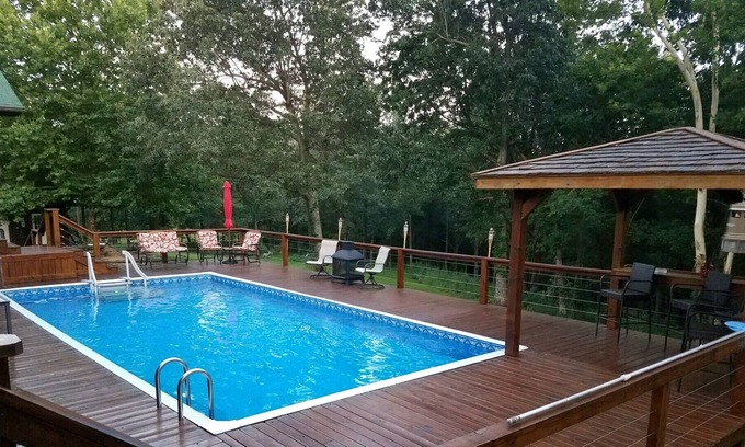 Brookport House | Secluded Log Cabin Next to Shawnee National Forest