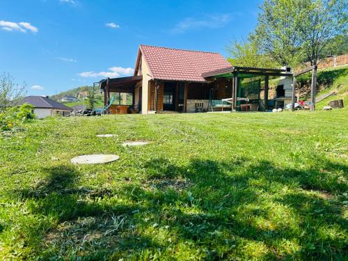 Resnik House | Pet-Friendly Oceanfront Log Cabin with Amazing Reviews