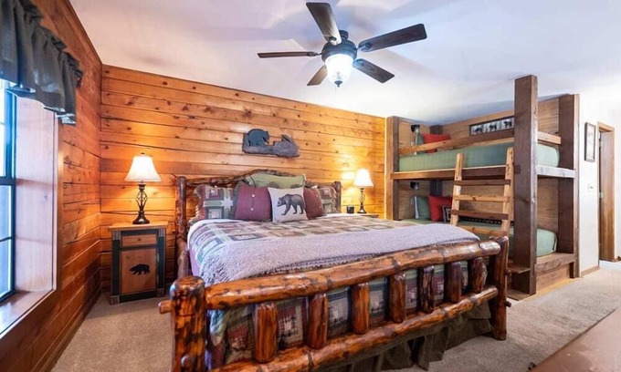 Eureka Springs Cabin | Cozy Bear Den #14 in Beautiful Red Bud Valley