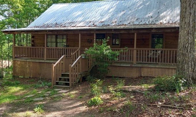 Arcade Cabin | Cozy Log Cabin Retreat with Pet-Friendly Amenities