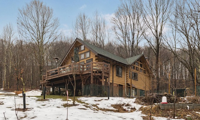 Woodbourne Cabin | Premier Log Cabin Retreat in Catskill, NY - Pet Friendly